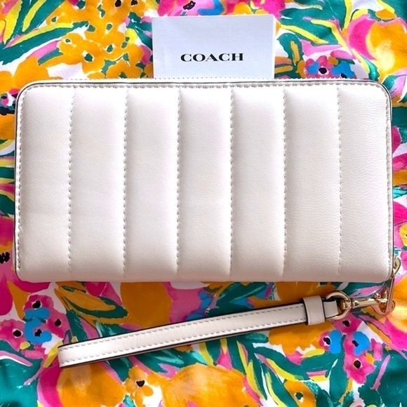 Brand New Coach Genuine Leather Chalk Quilt Long Zip Around Wristlet Wallet - Picture 4 of 15
